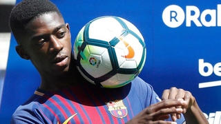 Dembele tâng bóng thảm họa trong ngày ra mắt Barca, fan đòi Bartomeu từ chức