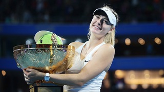 TENNIS ngày 8/8: 'Hiện tượng' 20 tuổi cân bằng thành tích của Nadal. Sharapova đón tin vui