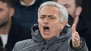 CẬP NHẬT sáng 18/11: Mourinho tiết lộ sốc về chấn thương của Phil Jones. Conte thôi trừng phạt Luiz