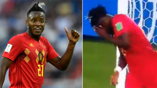 Batshuayi ăn mừng bằng pha đá bóng... trúng mặt, bị chê 'ngu dốt' nhất World Cup