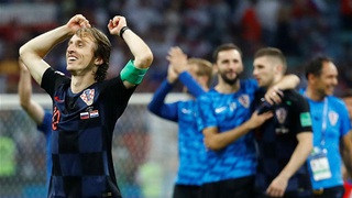 TIN HOT World Cup 8/7: Nữ Tổng thống nhảy múa trong phòng thay đồ Croatia. Brazil ủ dột về nước