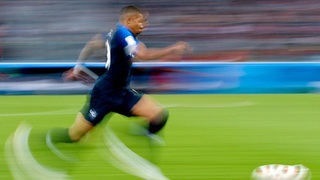 Rio Ferdinand: 'Đối đầu Mbappe thì chỉ biết nhìn lên trời cầu nguyện'