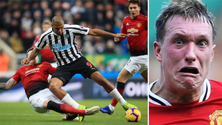 ‘Phil Jones đã biến mình thành Paolo Maldini chỉ sau 5 giây’