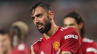 Dấu hiệu bất ổn ở MU: Bruno Fernandes hậm hực vì Ole thay đổi chiến thuật