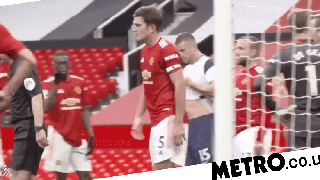 MU: Maguire và Rashford tranh cãi ngay trên sân vì thẻ vàng của Lamela