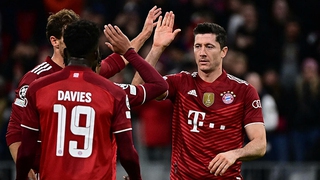 Lewandowski đá hỏng 11m vẫn lập hat-trick ở trận thứ 100 tại C1