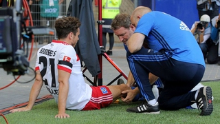 HI HỮU: Ăn mừng quá đà, sao Bundesliga phải ngồi ngoài sân 7 tháng vì chấn thương
