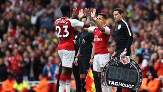 Welbeck hồi sinh & cơn đau đầu của Wenger