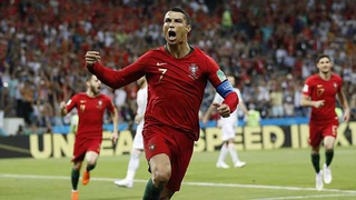 Rio Ferdinand: 'Chưa từng thấy ai như Ronaldo, thuê riêng chuyên gia dinh dưỡng, bác sĩ, nhà vật lí trị liệu!'