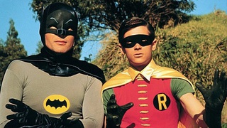 Adam West, người thổi hồn cho Batman cả cuộc đời, vừa ra đi