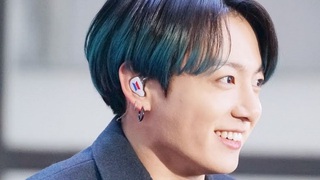 Ai mà Jungkook BTS ‘ngược đường ngược nắng’ hớn hở lao tới ôm