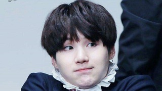 Cười sảng Suga BTS nói dối như cuội bị bóc mẽ tại trận