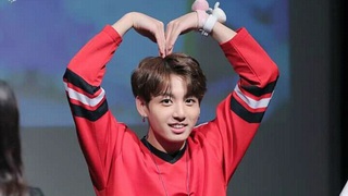 Đến Jungkook BTS cũng ngẩn ngơ khi gặp... người đàn ông của đời mình