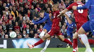 Video Liverpool 1-2 Chelsea: Hazard solo ghi bàn tuyệt đẹp, Liverpool nếm mùi thất bại