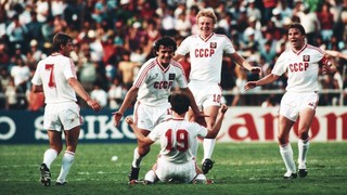 PGS Phạm Văn Tình: Xem tuyển Nga, lại nhớ 'dớp' bóng đá Liên Xô