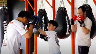 Vắng Thu Trang, Tiến Luật dẫn con trai đi học boxing trong 'Thử thách lớn khôn'