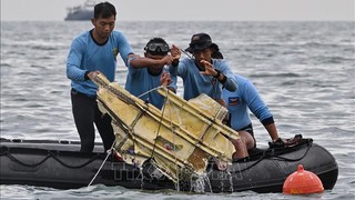 Vụ máy bay rơi tại Indonesia: Bắt được tín hiệu có thể từ hộp đen của máy bay