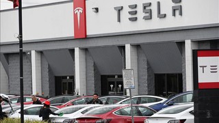 Mỹ điều tra chính thức đối với hàng trăm nghìn xe Tesla