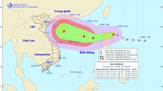 Tin khẩn cấp: Bão Khanun giật cấp 12 áp sát Hoàng Sa, không khí lạnh đang tràn vào