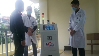 Dịch COVID-19: Chế tạo thành công robot vận chuyển trong các khu vực cách ly có nguy cơ lây nhiễm cao