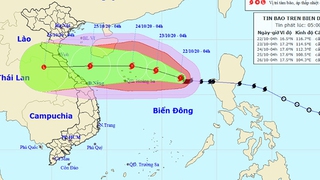 Bão số 8 tăng cấp mạnh giật cấp 14 đang tiến vào các tỉnh miền Trung
