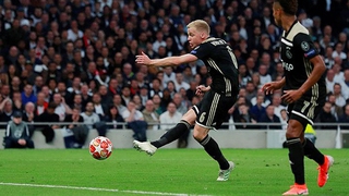 Van de Beek úp mở vị trí muốn đá tại MU