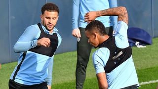 Man City: Walker và Jesus dương tính với Covid-19