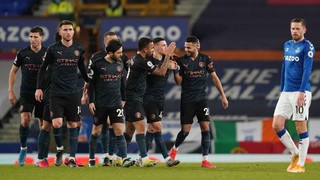 Everton 1-3 Man City: Mahrez lập tuyệt phẩm, Man City xây chắc ngôi đầu