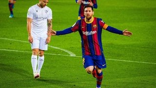 Messi giảm 50% lương để ký hợp đồng 5 năm với Barca