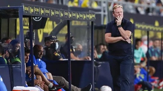 Barcelona lại hòa, HLV Koeman mỉa mai trọng tài vì rút thẻ đỏ