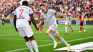 Leverkusen 1-5 Bayern: Lewandowski và Gnabry cùng lập cú đúp