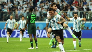 Nigeria 1-2 Argentina: Trọng tài không thổi phạt đền Marcos Rojo là đúng hay sai?