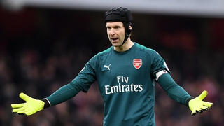 Cech phản ứng gay gắt sau khi bị Leverkusen 'troll' pha suýt đá phản lưới nhà