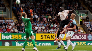 Burnley 0-2 M.U: Lukaku lập cú đúp, M.U tìm lại chiến thắng!