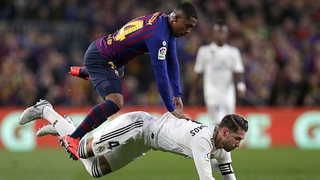 Fan Barcelona hả hê khi Sergio Ramos bị Nelson Semedo 'hạ nhục'