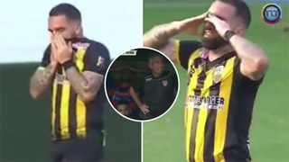 Cầu thủ Venezuela bật khóc vì ghi bàn vào phút cuối, khiến đội bóng của cha mất suất play-off