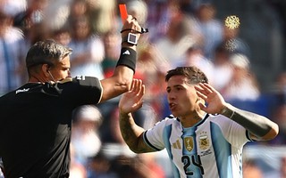 Lộ video Argentina bị tố dàn cảnh để cứu Enzo Fernandez thoát thẻ đỏ ở chung kết World Cup 2026