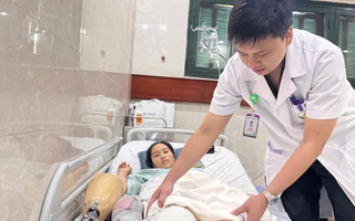 Bị xe tải cán khi cứu học sinh, cô giáo ở Nghệ An được hỗ trợ lắp chân giả