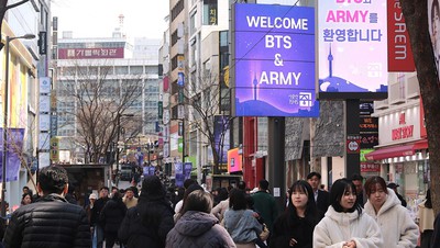 Sắc tím bao phủ trung tâm thủ đô Seoul trước buổi công diễn của BTS