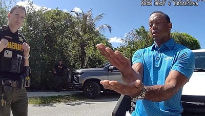 Lộ video Tiger Woods trượt bài kiểm tra nồng độ và bị cảnh sát bắt giữ sau khi gây tai nạn