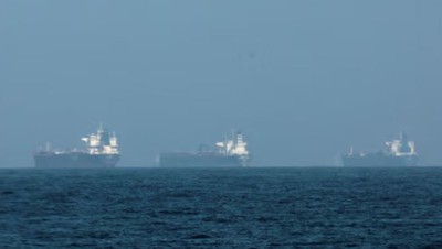 Iran cho phép tàu hàng thiết yếu qua eo biển Hormuz