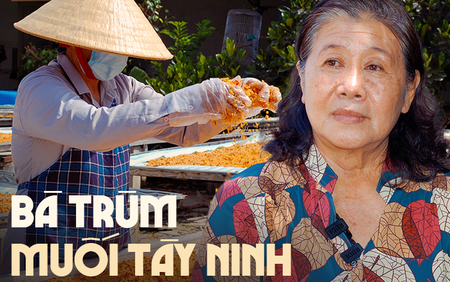 Chân dung người phụ nữ đứng sau lò muối tôm đầu tiên ở Tây Ninh
