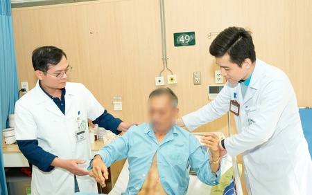 Cứu sống bệnh nhân mất gần 4 lít máu trong gang tấc tại Bệnh viện Bạch Mai