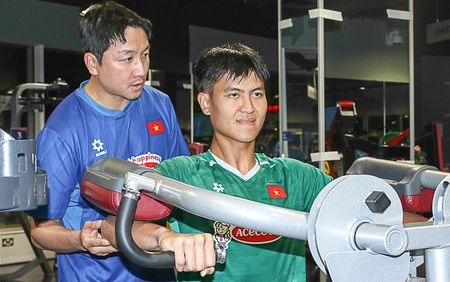 HLV Kim Sang Sik bổ sung thủ môn, theo sát chấn thương của Thanh Nhàn