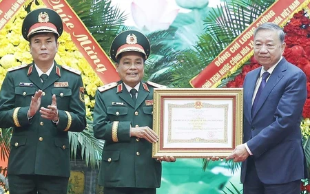 Tổng Bí thư trao Danh hiệu Anh hùng Lực lượng Vũ trang Nhân dân cho Tổng cục Hậu cần - Kỹ thuật