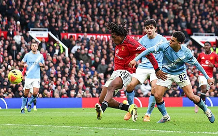 Bị từ chối 3 bàn thắng, MU của HLV Carrick vẫn thắng Man City 2-0 khi Haaland bị vô hiệu hóa