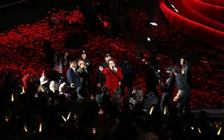 Hà Anh Tuấn và The Rose Concert tặng 1 tỷ đồng cho bệnh nhân ung thư về quê ăn tết