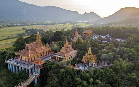 Chùa Tà Pạ - ngôi chùa Khmer trên núi độc đáo ở An Giang