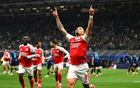 Người Ý 'bốc hơi' ở Champions League?