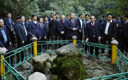 Tổng Bí thư thăm Khu Di tích quốc gia đặc biệt Pác Bó